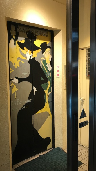 キャラカクテルBAR Bluewoodエレベーター